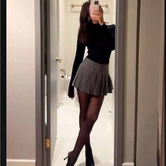 Gray mini skirt - Picture 1 of 6